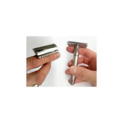 Edwin Jagger DE89 Chrome DE Safety Razor (Closed Comb) -Shave Master Pro howtoholdde 7 1